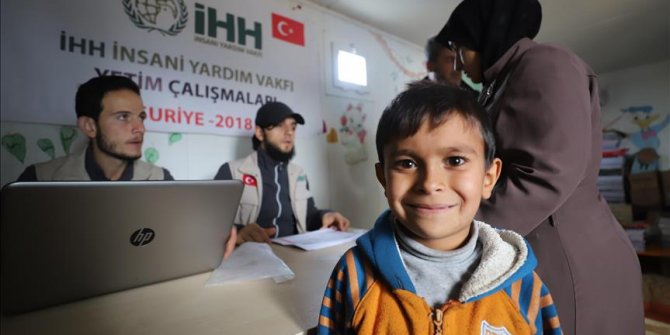 Suriye'deki yetimlerin yüzü Türkiye ile gülüyor
