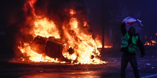 Fransa'da akaryakıt zammı protestoları sürüyor