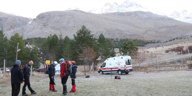 Niğde'de çığ altında kalan dağcılardan biri kurtarıldı