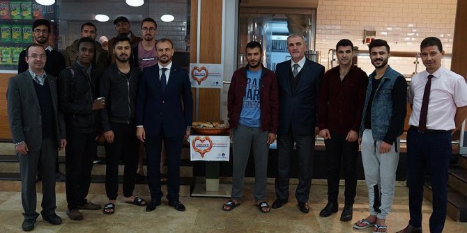 İzmir'de üniversite öğrencilerinden 'askıda simit' projesi