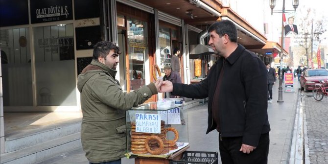 Parası olmayana ücretsiz simit