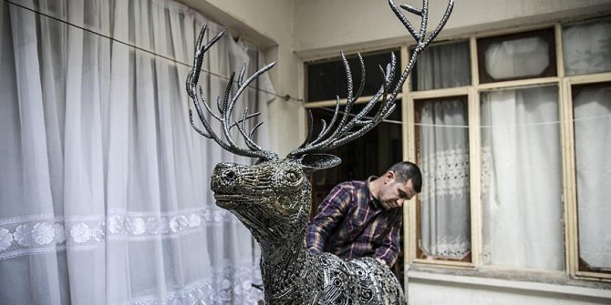 Hurdadan sanat eseri yapan mozaik ustası