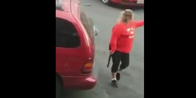 Levyeli kadın ortalığı dağıttı