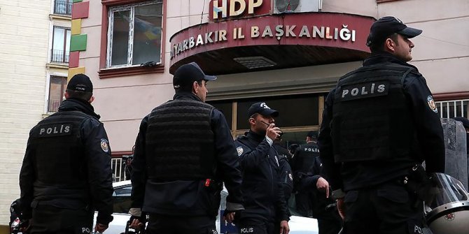 Diyarbakır HDP il binasına operasyon: 35 PKK şüphelisine gözaltı