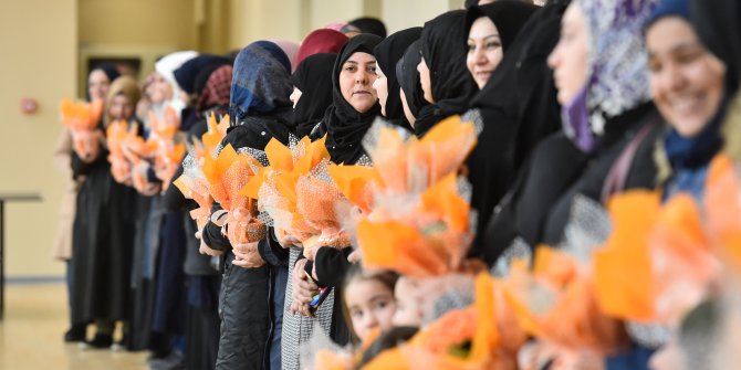 Ankara Büyükşehir'den kadınlara çiçek