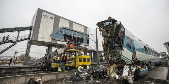 Ulaştırma Bakanı Cahit Turhan'dan tren kazasıyla ilgili açıklama