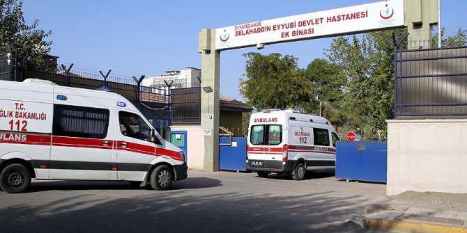 Diyarbakır'da terör saldırısında yaralanan polis şehit oldu