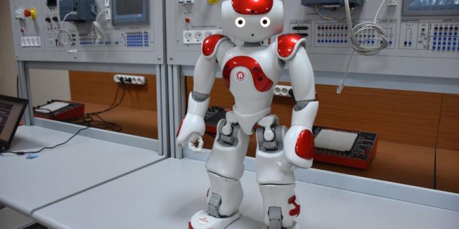 İnsansı robot yabancı dil öğretecek