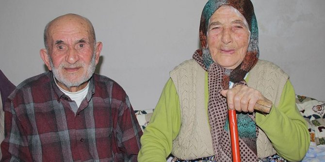 Evliliklerinde 80 yılı geride bıraktılar