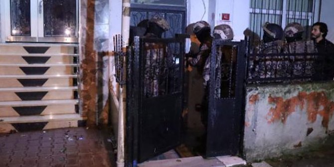 İstanbul'da sokak satıcılarına şafak baskını: 40 gözaltı
