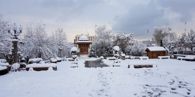 Hamamönü'nde kar manzarası büyüledi