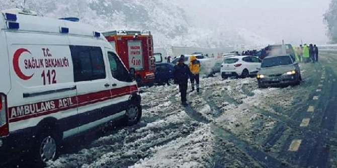 Trabzon’da minibüs dereye uçtu: Yaralılar var