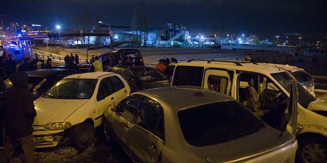 Başkent'te zincirleme trafik kazası: 9 yaralı