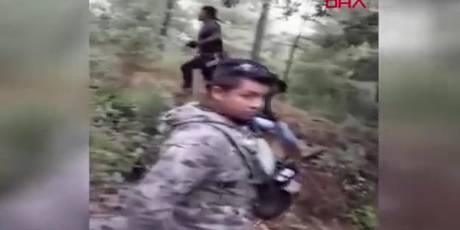 Polise suikast düzenleyip o anları kaydettiler!