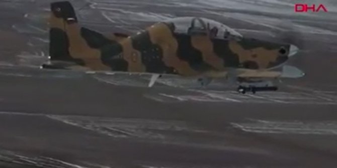 Hürkuş-C kendi koruma sistemleri ile uçuşta