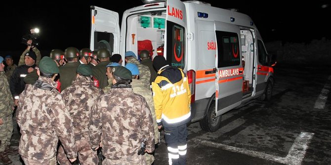Hakkari'de askerlerin üzerine çığ düştü: 1 şehit, 1 yaralı