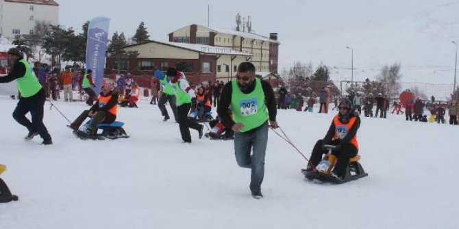 Erciyes'te eşler arası kızak çekme yarışması yapıldı