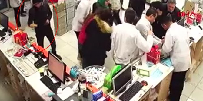 Eczanede bebeği kurtarma savaşı sürerken hırsız boş durmadı
