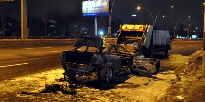 Seyir halindeyken alev alan otomobil, kullanılmaz hale geldi