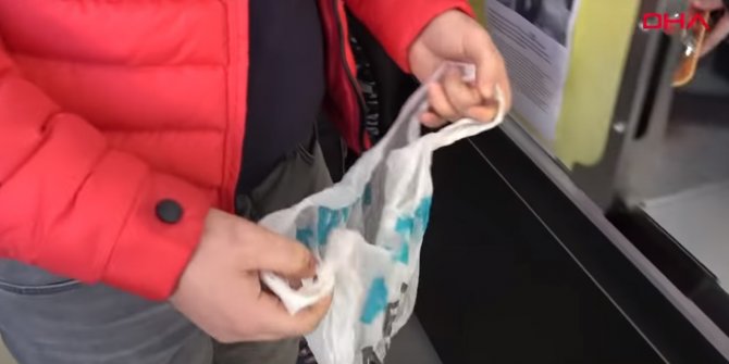Alışverişe cebinde poşetle geldi
