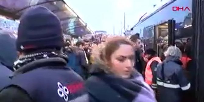Metrobüsün çarptığı yolcu hayatını kaybetti