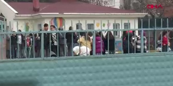 Orta okulda bıçaklı kavga! Bir öğrenci bıçaklandı!