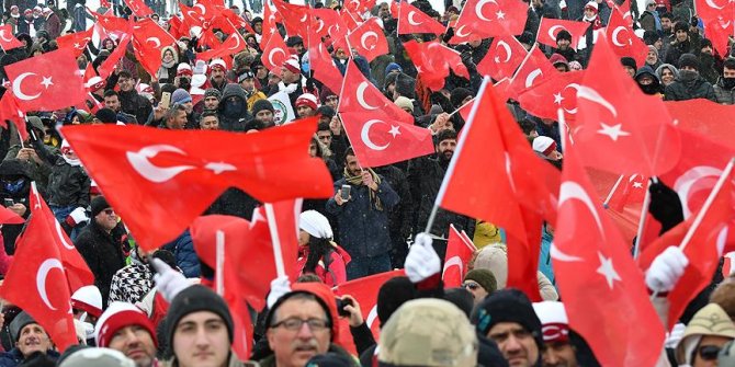 Sarıkamış'ta on binlerce kişi şehitler için yürüdü