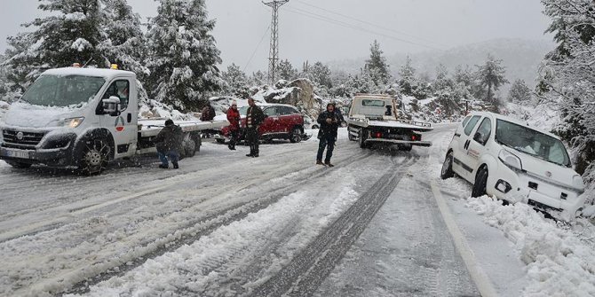 Antalya-Konya kara yolunda ulaşım güçlükle sağlanıyor