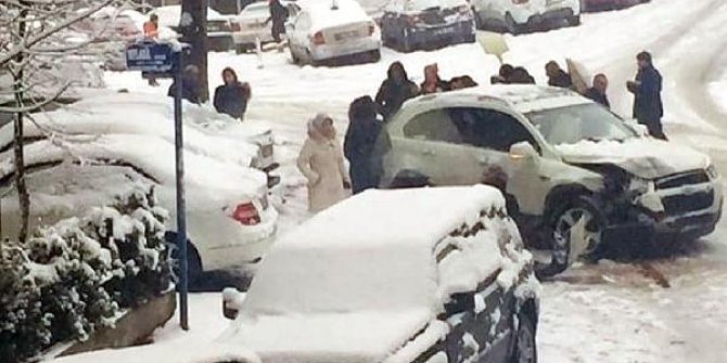 Ankara'da kar yağışı ulaşımı zorlaştırdı