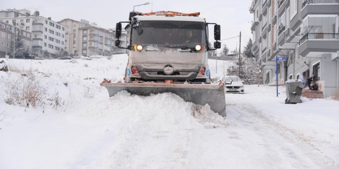 Pursaklar'da gece gündüz yol açma çalışması var