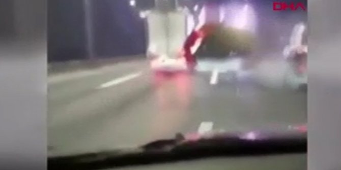 Dehşet anları kamerada: Makas atarak takla...