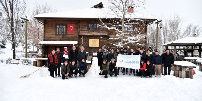 En güzel kardan adamlar Altınköy'de yapıldı