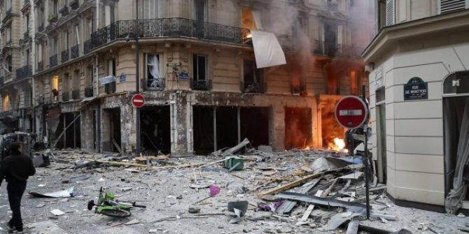 Başkent Paris'te büyük patlama!