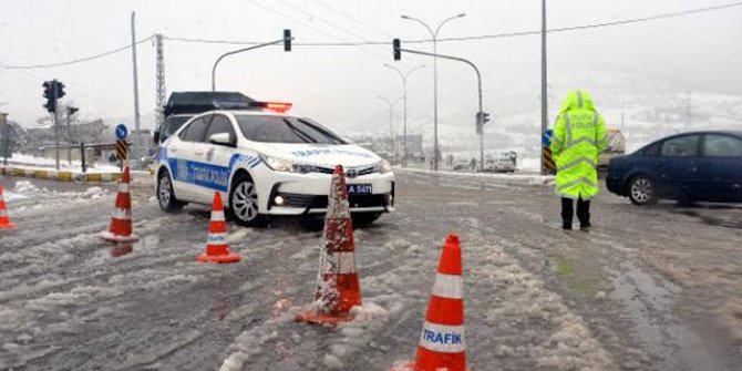 Erzincan- Sivas karayolunda ulaşım durdu