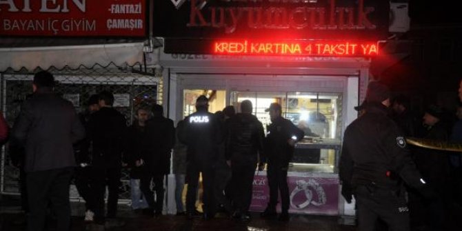 Kuyumcuyu pompalı tüfek ile öldüren soyguncular kamerada