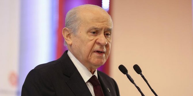 Bahçeli: Sanatın siyasetteki sertlikleri yumuşatacağı kanaatindeyim