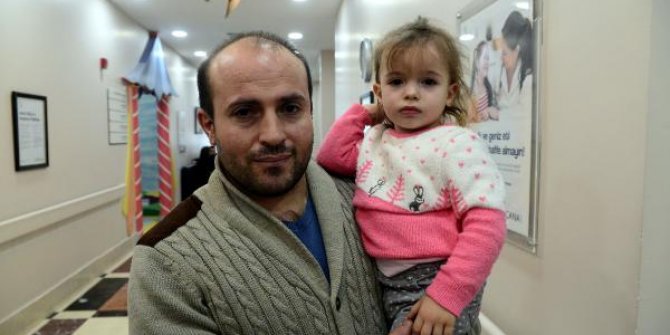 Sağ ayağına, 3 yaşında ilk kez ayakkabı giydi