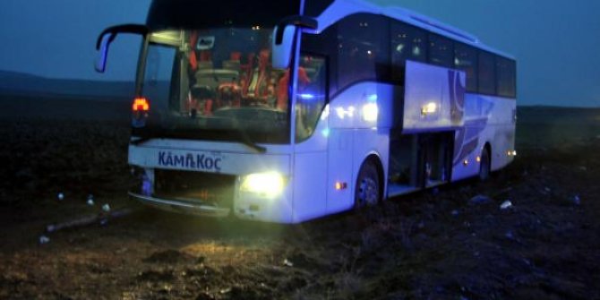 Ankara'da yolcu otobüsü tarlaya girdi: 3 yaralı