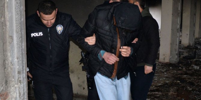 Boş fabrika binasında kız çocuğuyla çıplak yakalandı