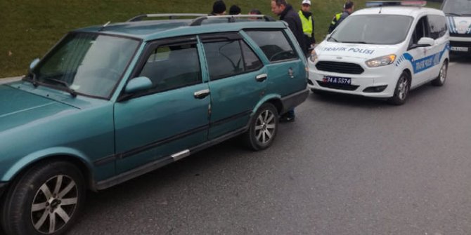 Seyir halindeki otomobilden kendini dışarı attı! Ölümden döndü