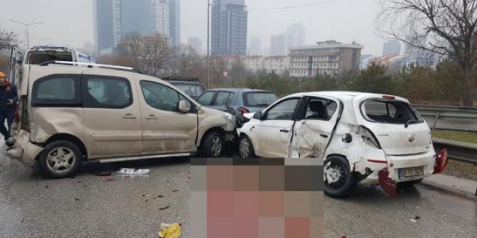 Hasarlı kaza sonrası otomobilin çarptığı baba ve oğlu öldü