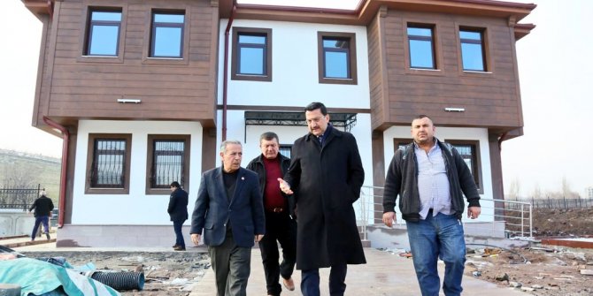 Ovacık'a mahalle konağı yapımında son aşama