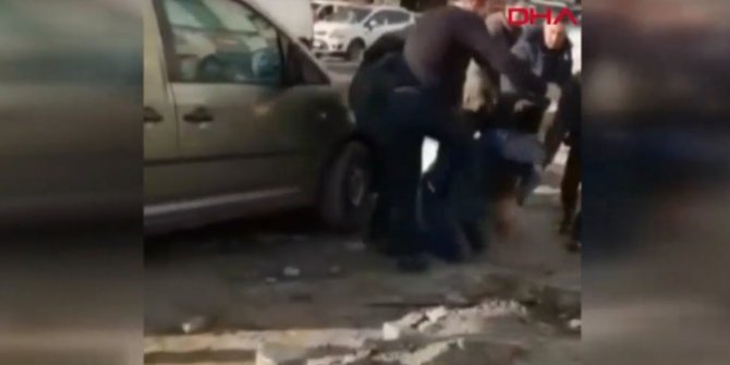 İzmir'de zabıta dehşeti! Araya aldıkları adamı...