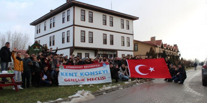 Etimesgutlu gençlere kış kampı ödülü