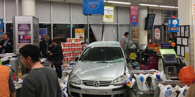 Fren yerine gaza bastı markete daldı