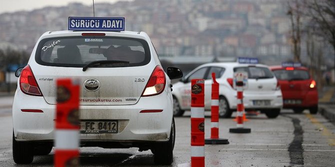 Sürücü adaylarını en çok 'düz vites' ve 'park etme' zorladı