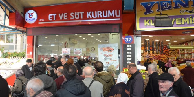 Et ve Süt Kurumu önünde uzun kuyruklar oluşuyor