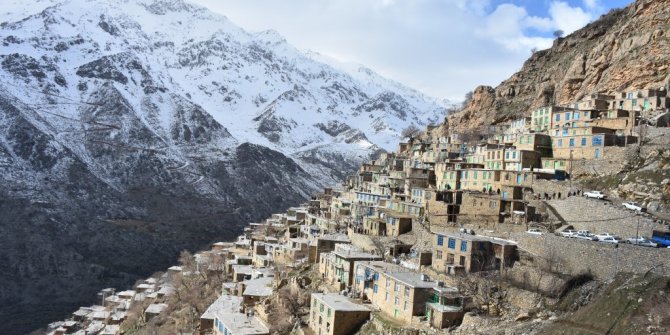 İran’ın Irak sınırındaki taş evler büyülüyor