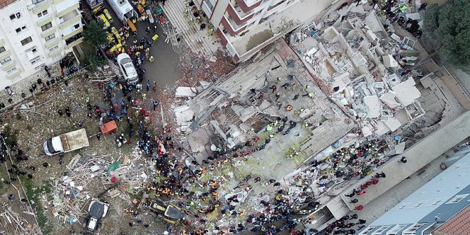 İstanbul Kartal'da 7 katlı bina çöktü