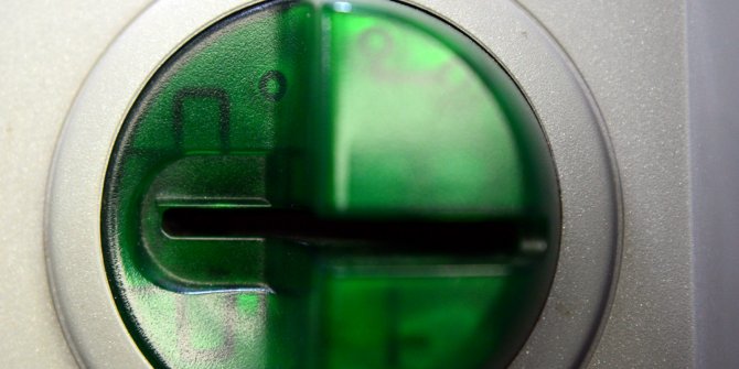 Para koymaya geldi, ATM'deki düzeneği fark etti